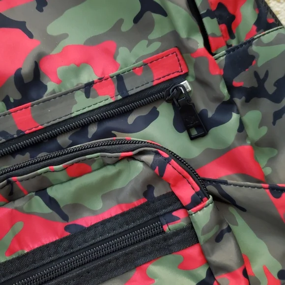 BADGLEY MISCHKA Pink Camo Backpack Detachable Bum/Sling Bag - Picture 11 of 12